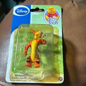 Disney tigger in the box 2 1/2 inches ( Beverly Hills)
